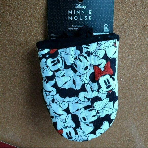 Disney Minnie Mouse Oven Mitts, Set of 2, Oversized Mini Kitchen Glove Black Red - Picture 1 of 3